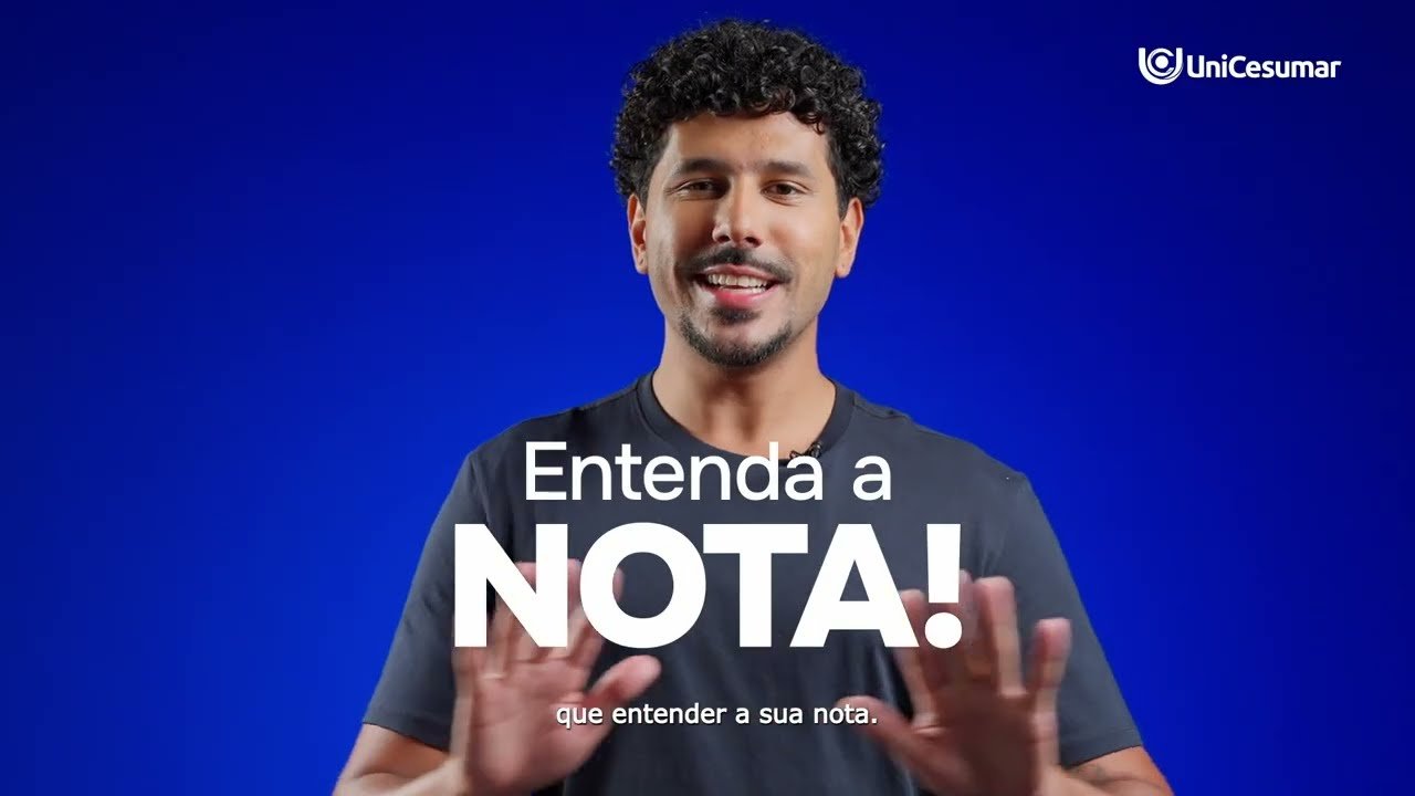 Young man explaining academic grades with UniCesumar branding in the background.